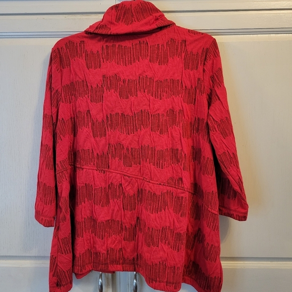 Ali Miles Textured Red Black Cowl Neck Blouse - Picture 2 of 7